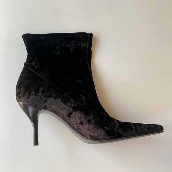 Vintage Cole Haan Black Velvet Low Heeled Sock Booties Size 8.5 - Picture 8 of 12